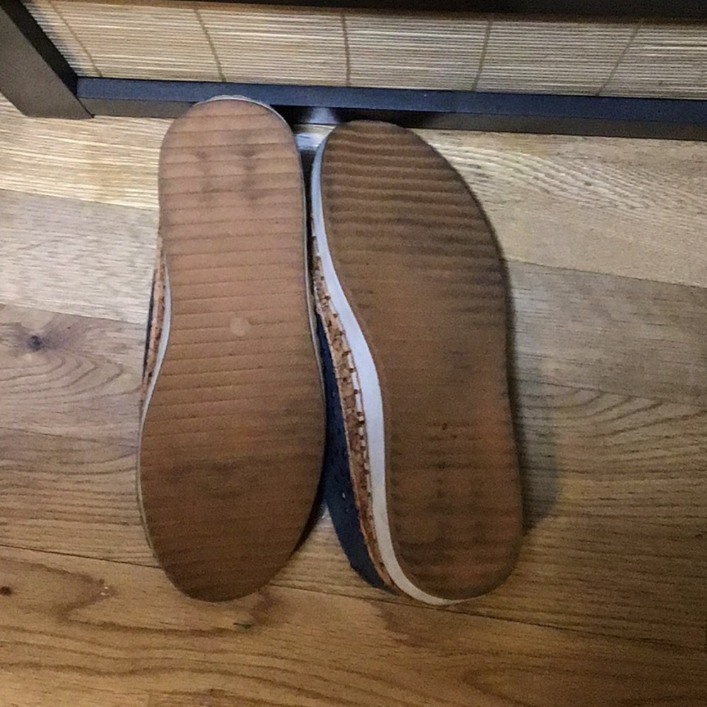 Shoes - Picture 4 of 4
